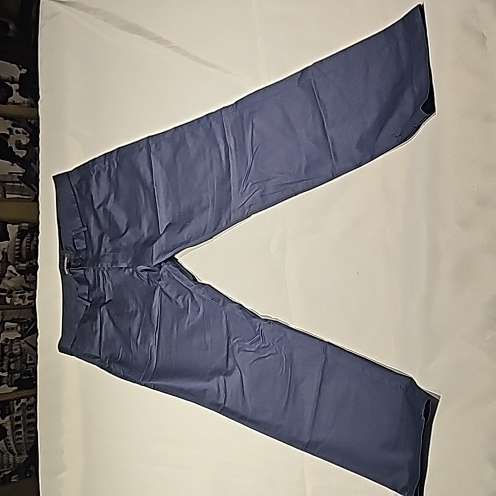 Banana Republic Slim fit 33/30 mens sleek and smooth lightweigh